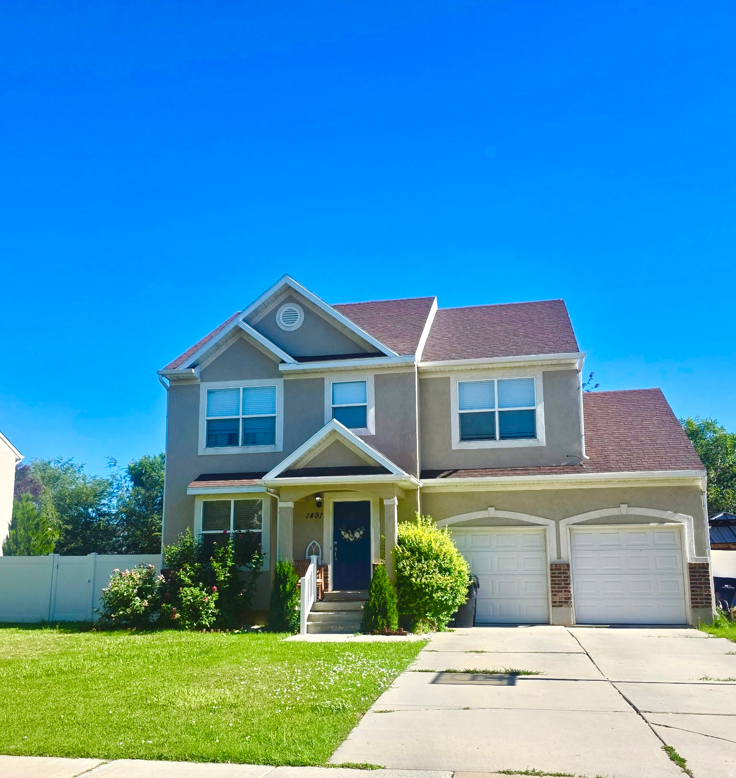 Beautifully maintained 3-bedroom, 2.5-bath two-story home in Woods Cross with **NO HOA!** Located in a quiet neighborhood, this move-in-ready home features updated main level flooring, renovated finishes, upgraded countertops, a farmhouse sink, a recently installed tankless reverse osmosis (RO) water filtration system, a water softener, and all appliances included. The versatile loft includes a closet and window, making it easy to convert into a fourth bedroom. Enjoy the fully fenced backyard with a gazebo, an extra deep garage, and a hot tub included with a full price offer. Fantastic location with quick access to parks, playgrounds, I-15, Redwood Road, Legacy Parkway, FrontRunner/TRAX, Bountiful, and downtown Salt Lake City. Buyer and Buyer's Agent are advised to verify all listing information, including square footage and acreage, to their own satisfaction. Buyer and Agent are responsible to verify all listing information, including square footage/acreage, to buyer's own satisfaction.