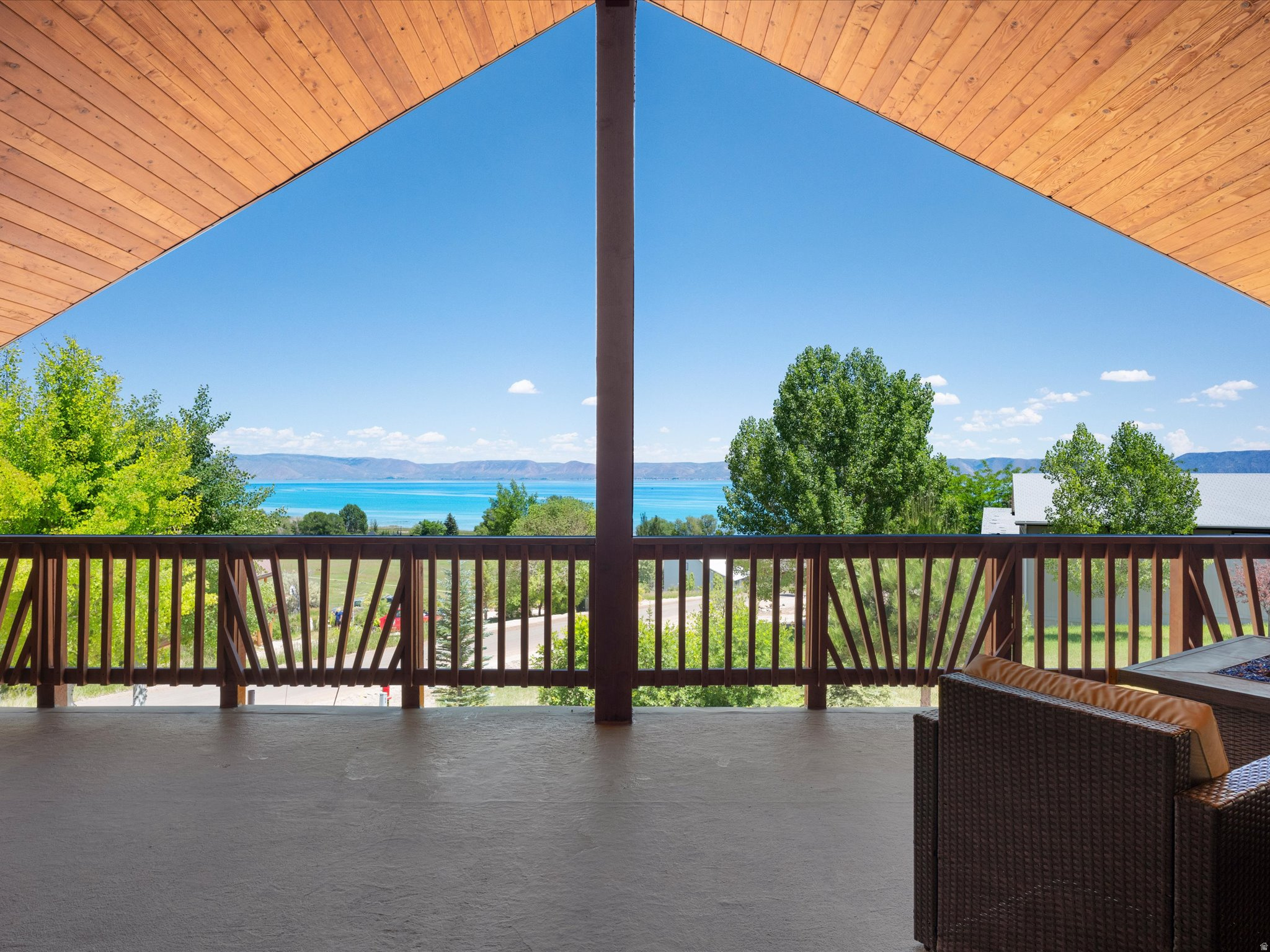 LAKESIDE EST - Residential