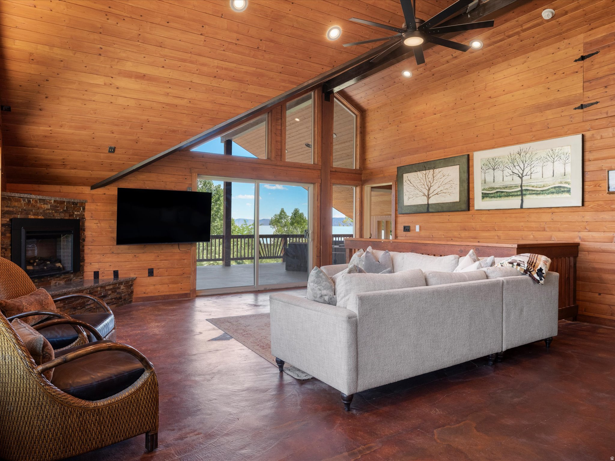 LAKESIDE EST - Residential