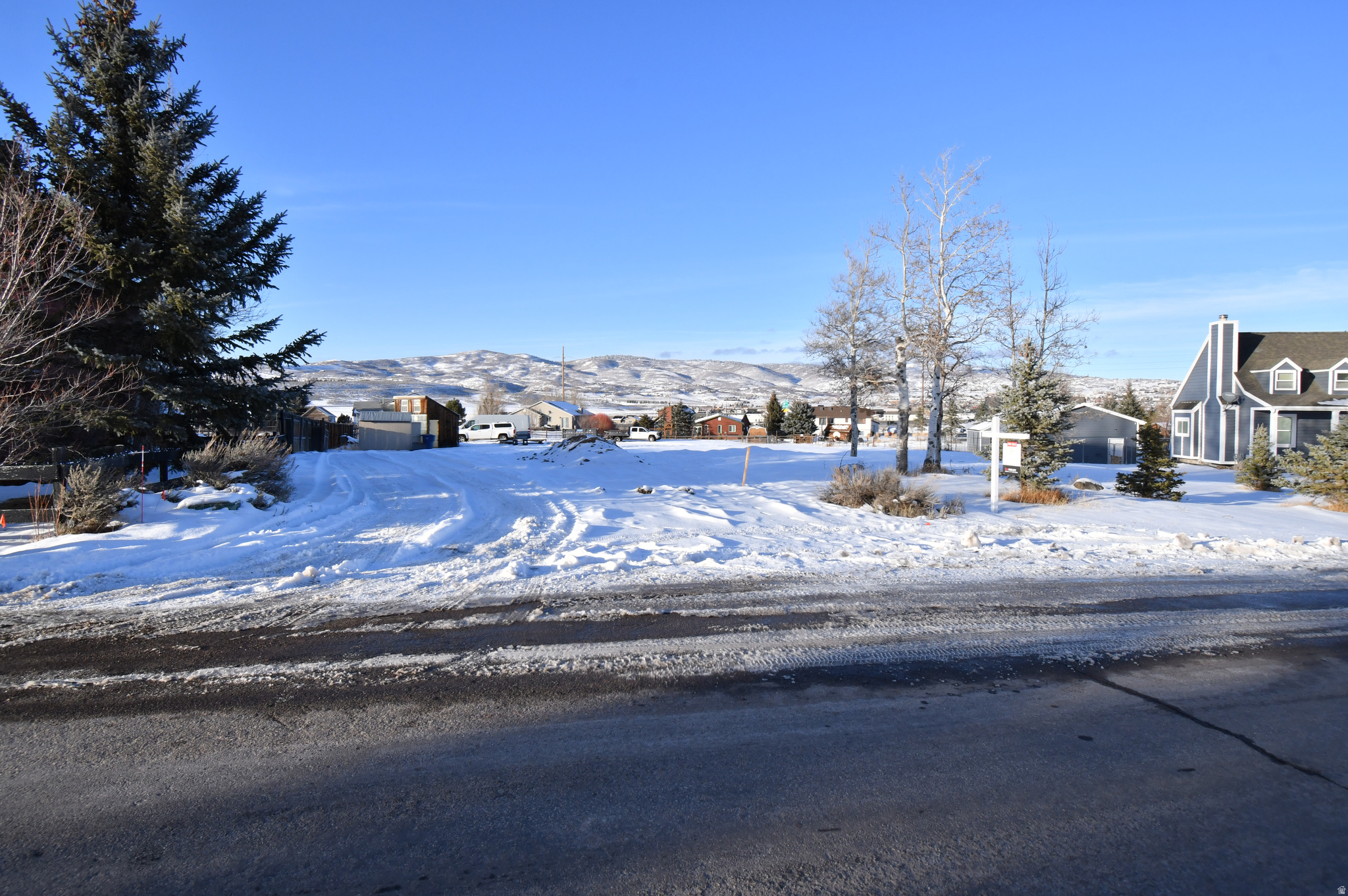 HIGHLAND ESTATES - Land