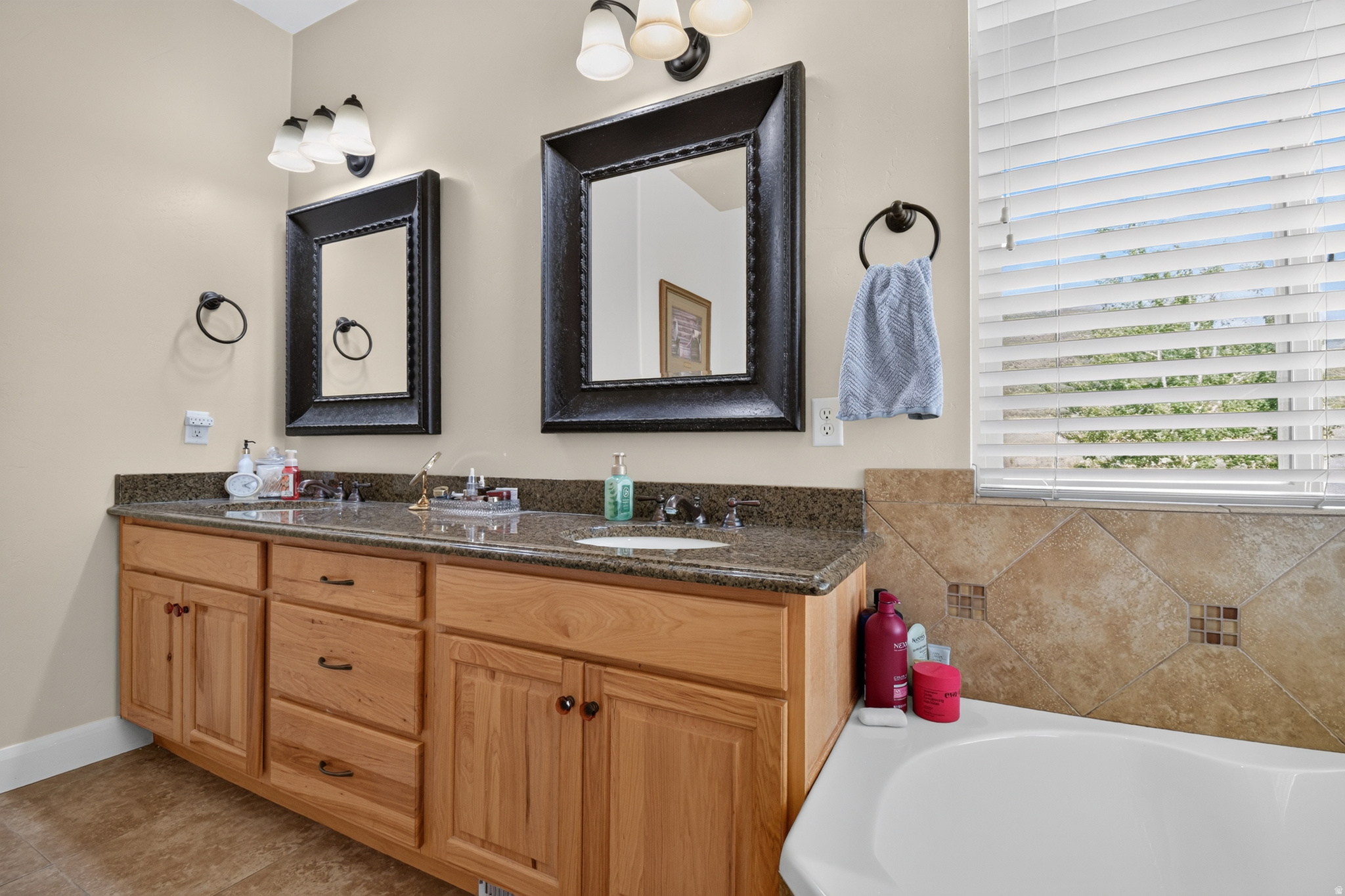 JOHANSEN LOT 4 - Residential