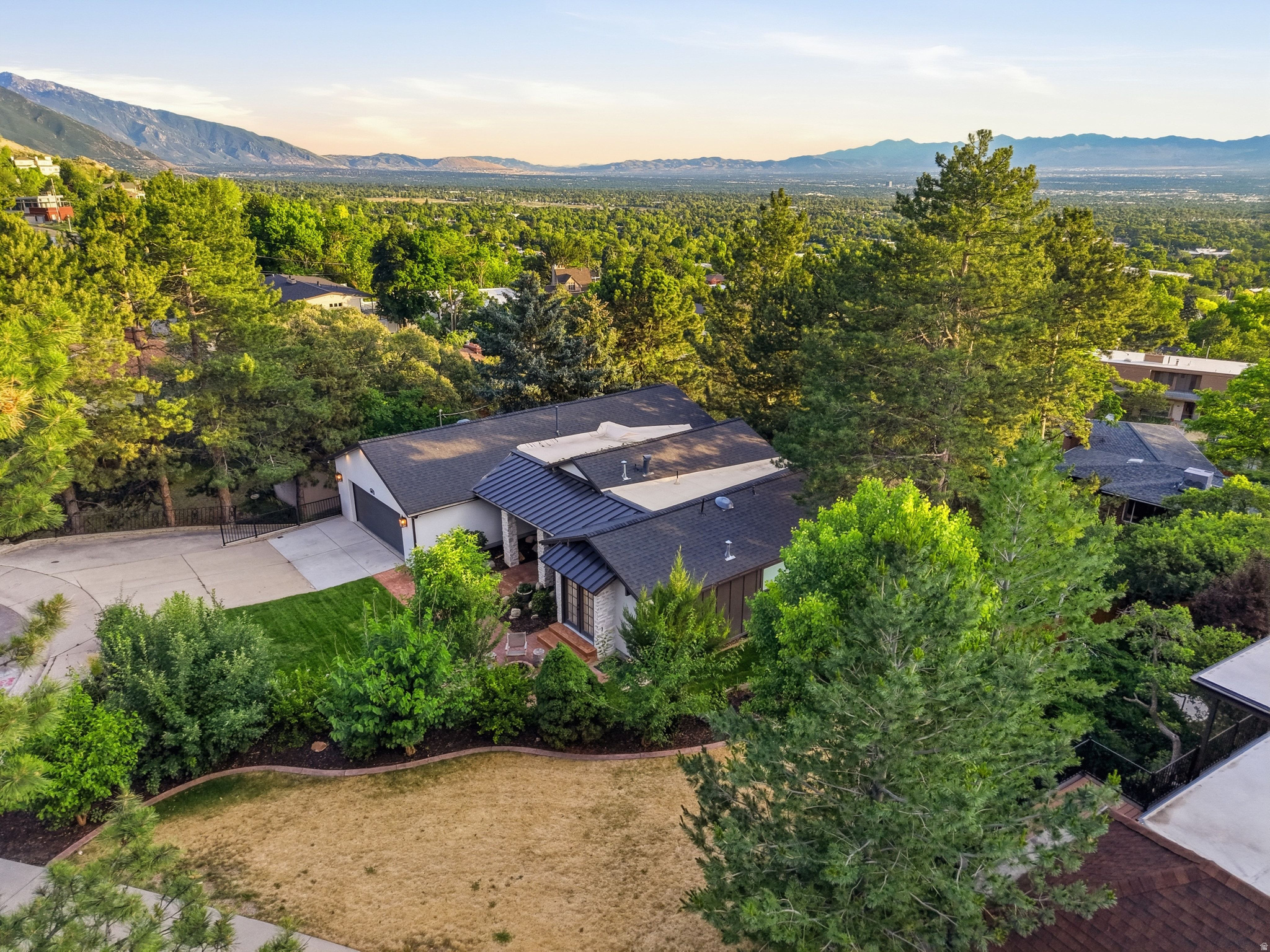INDIAN HILLS - Residential