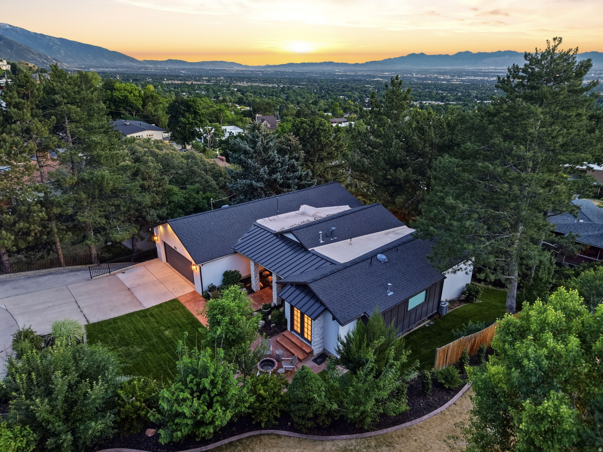 INDIAN HILLS - Residential