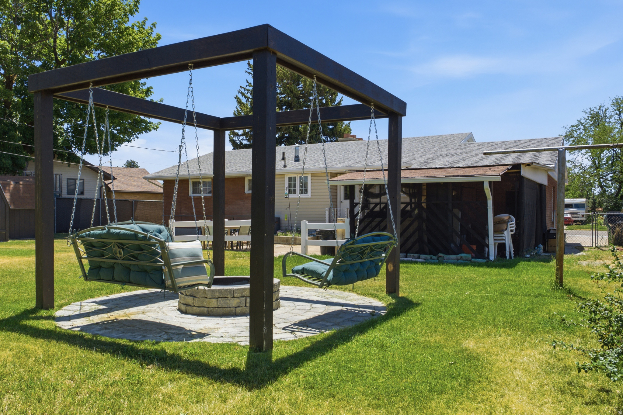 DONITA - Residential