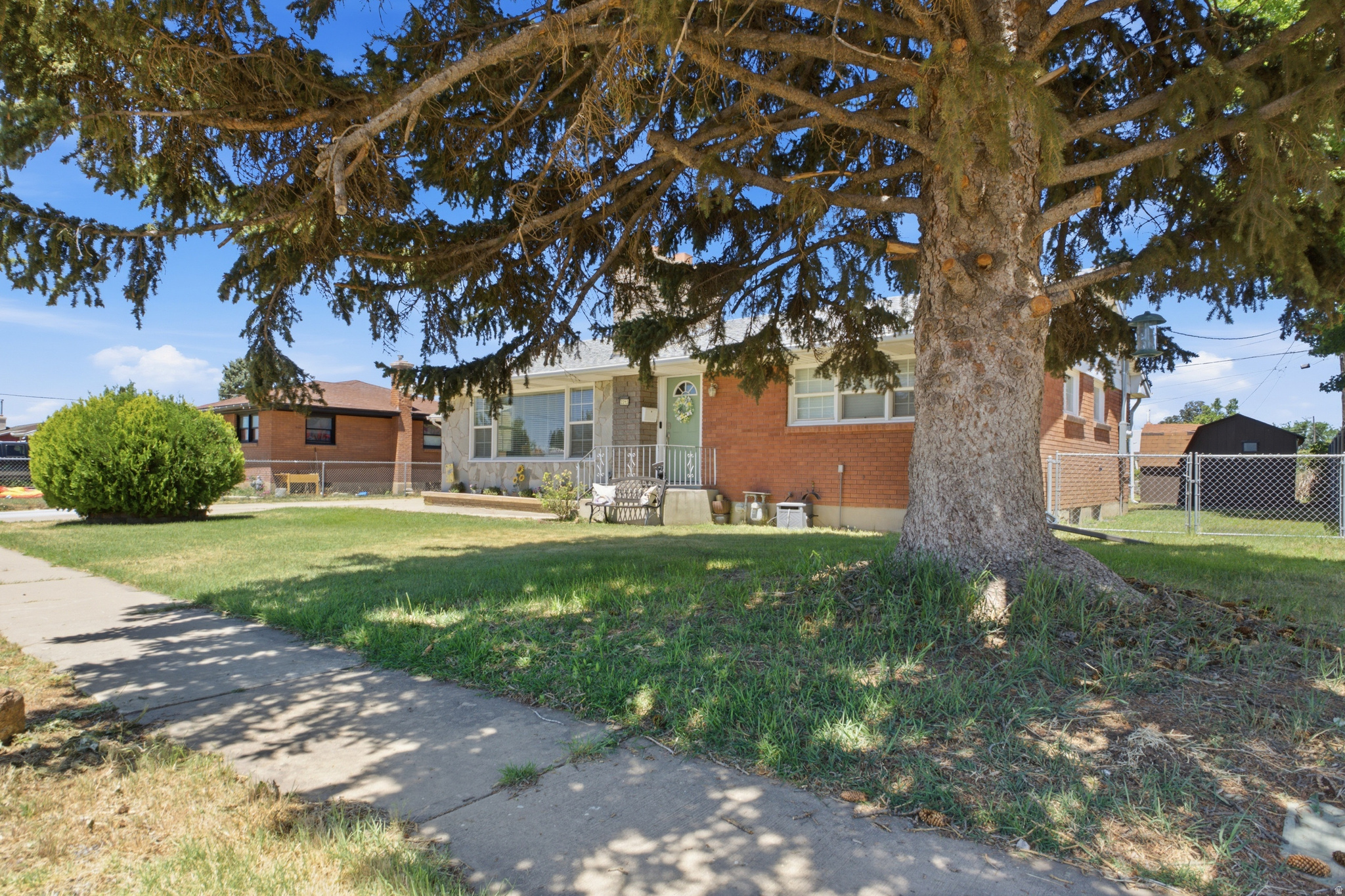 DONITA - Residential
