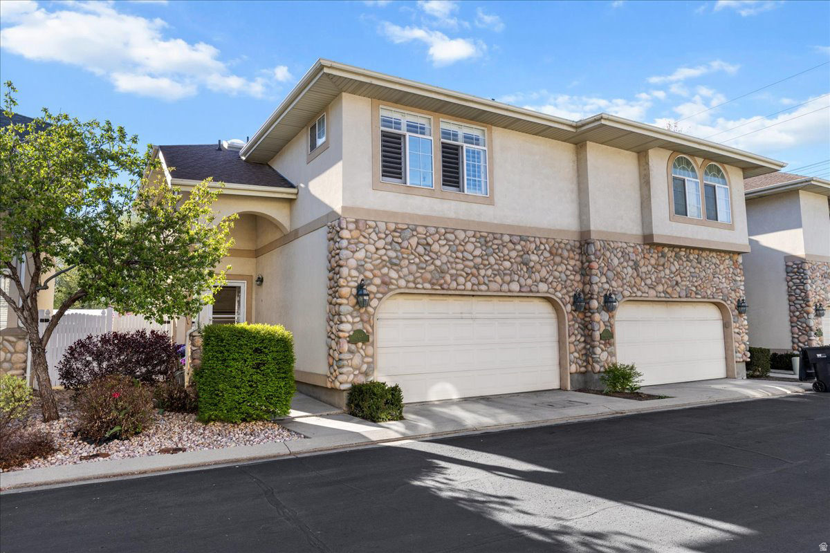 WHITE PINES - Residential