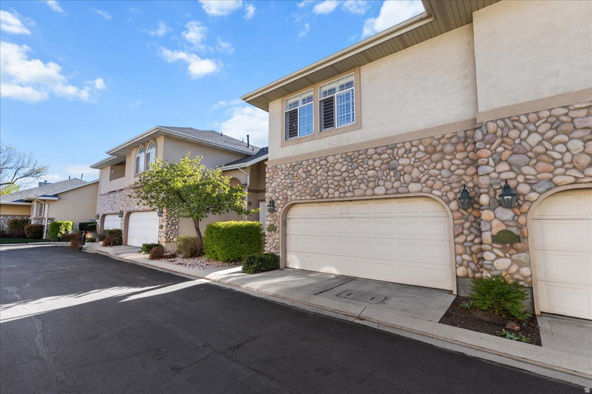 WHITE PINES - Residential