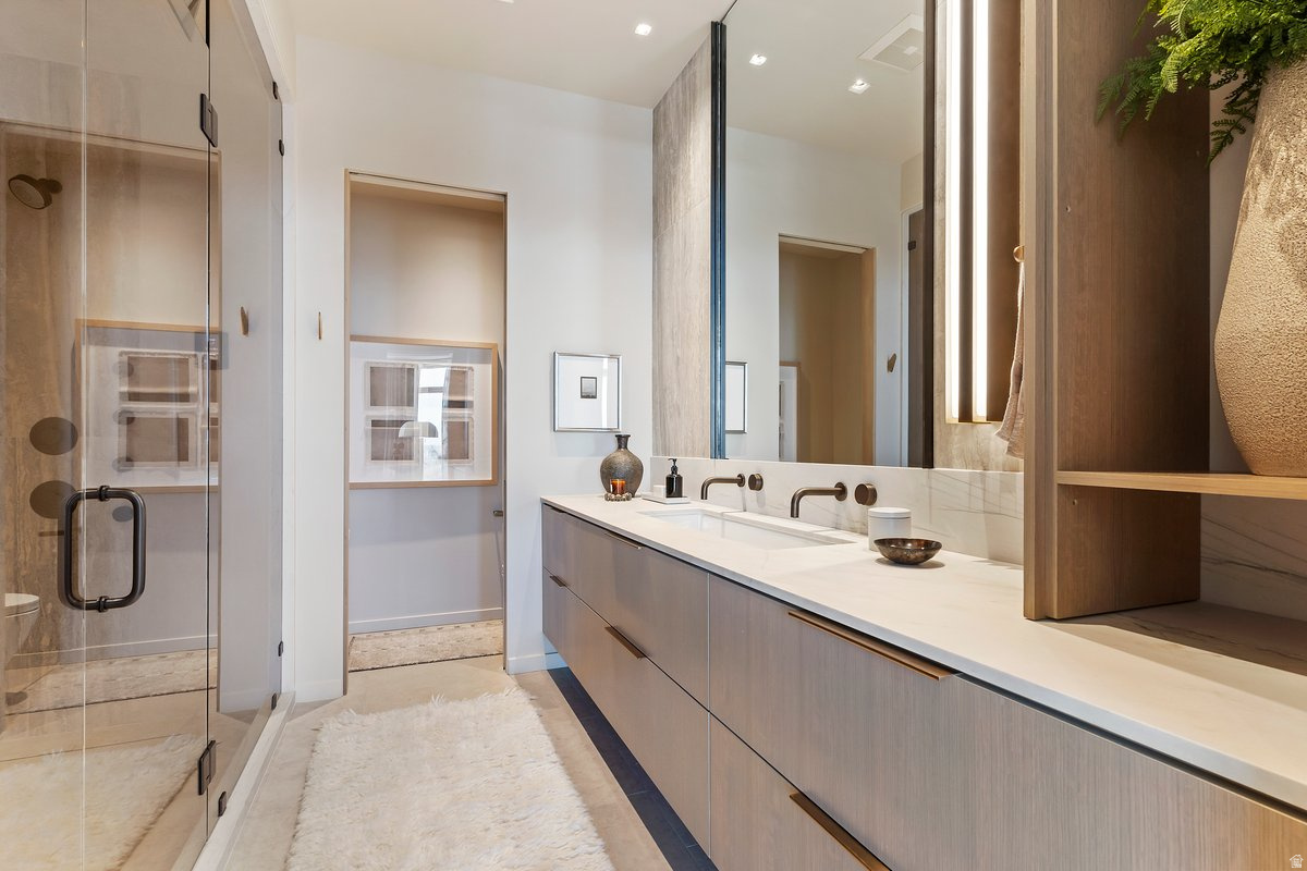 HOLLADAY HILLS - Residential