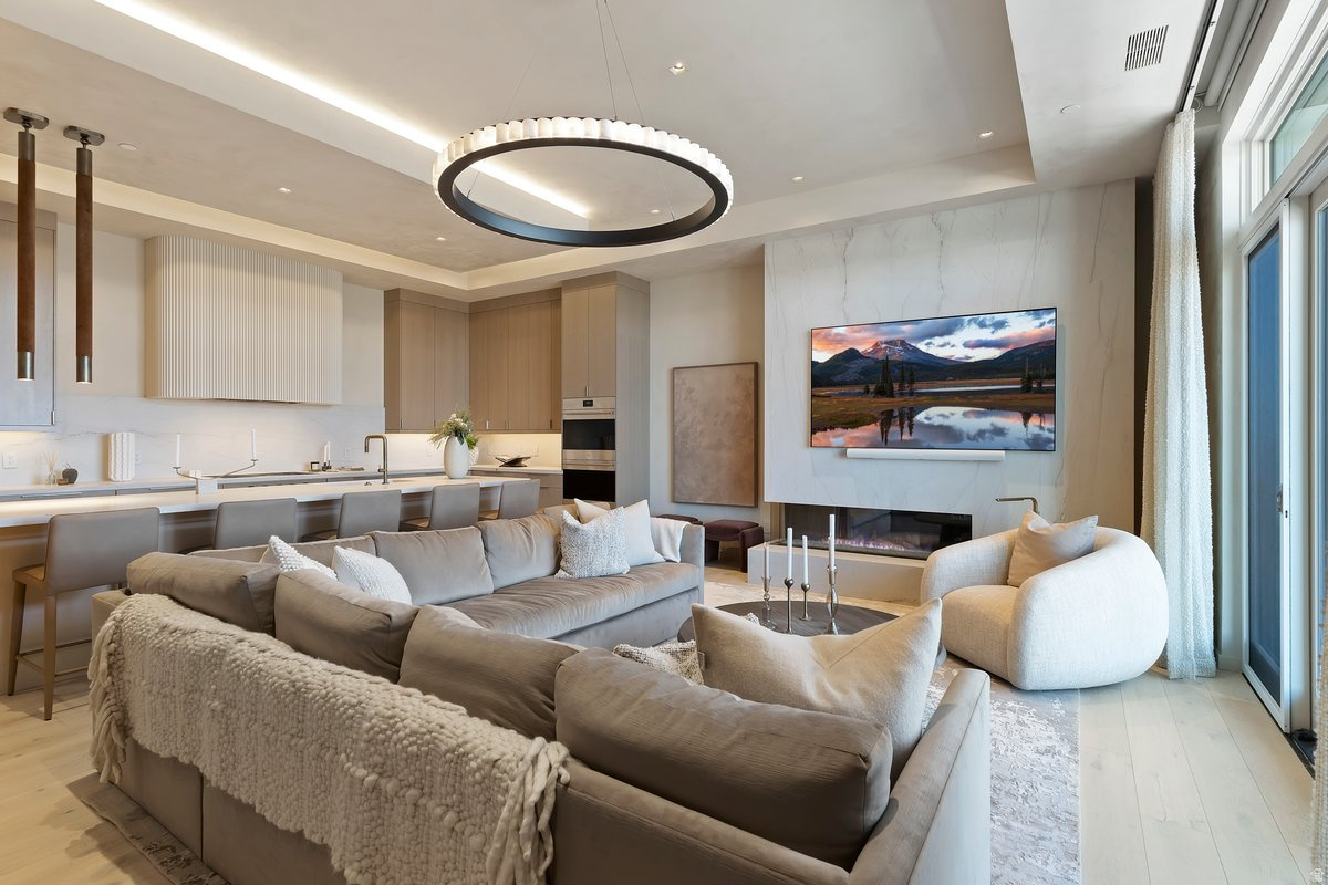 HOLLADAY HILLS - Residential