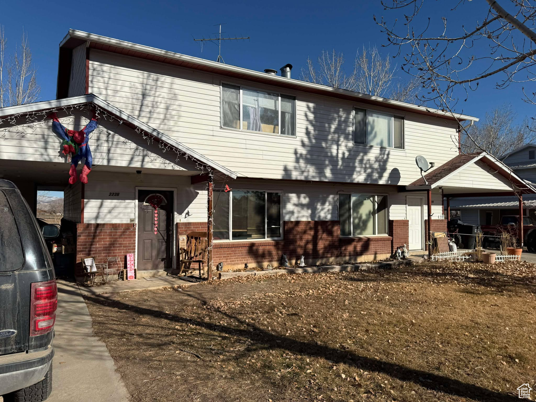 Great duplex in an area they aren't prevalent.  New roof last week.  Rents are month to month @1400 per side so, $2800 gross. Square footage is based on county records (2610 total building sqft/ 1305 per unit 3 bed 1.5 bath) Do not disturb tenants.  Make offers subject to inspection.  Access can be quick with the successful offfer.  Owner agent.  Back to active 18 April.  Buyer's financing fell through.
