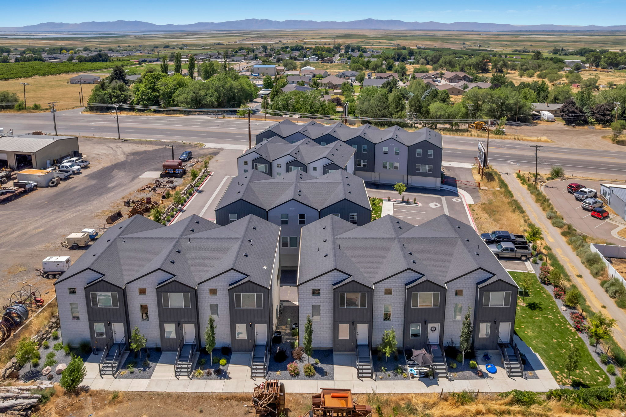LAKE POINT - Residential