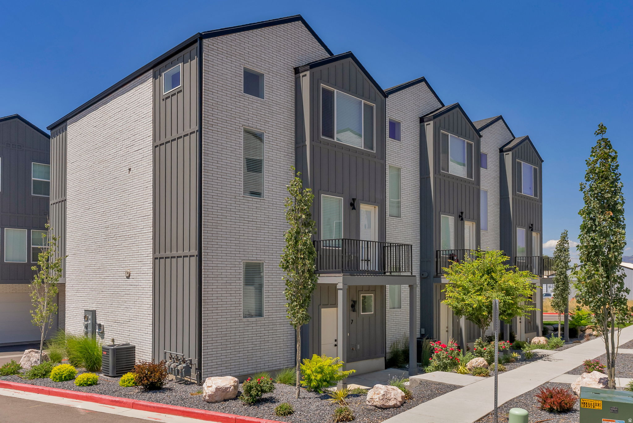 LAKE POINT - Residential