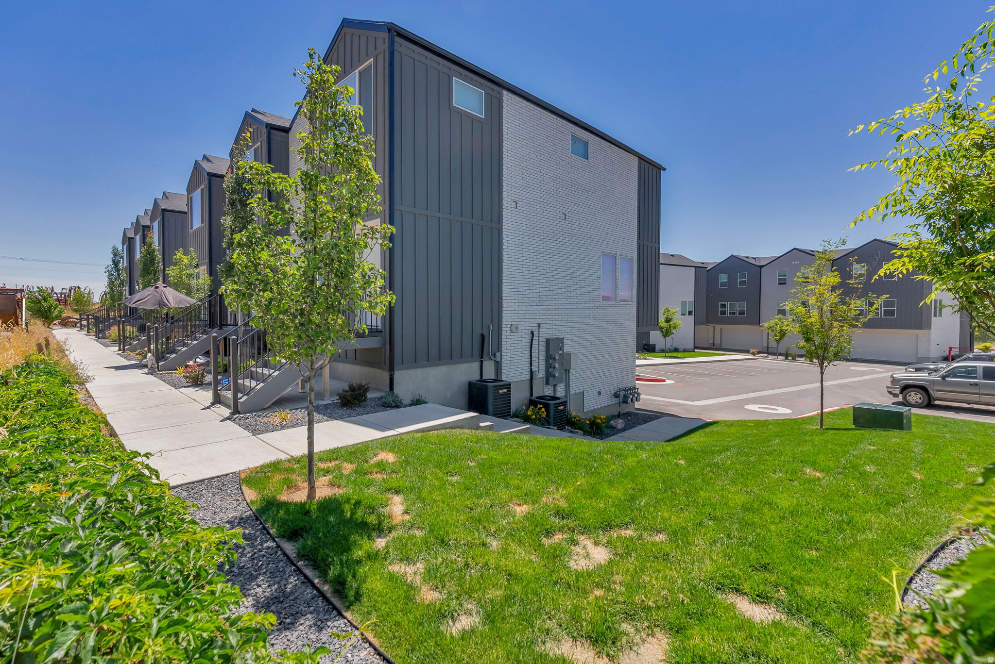 LAKE POINT - Residential