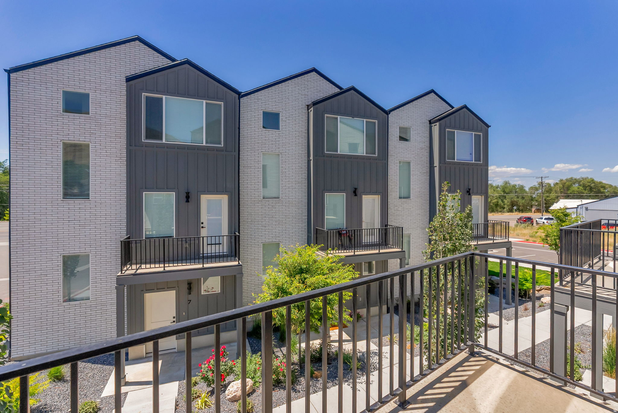 LAKE POINT - Residential