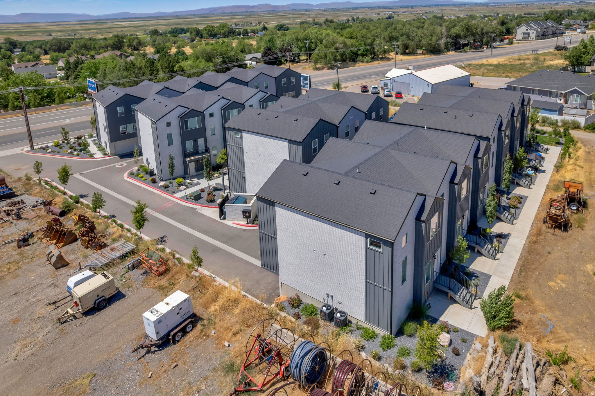LAKE POINT - Residential