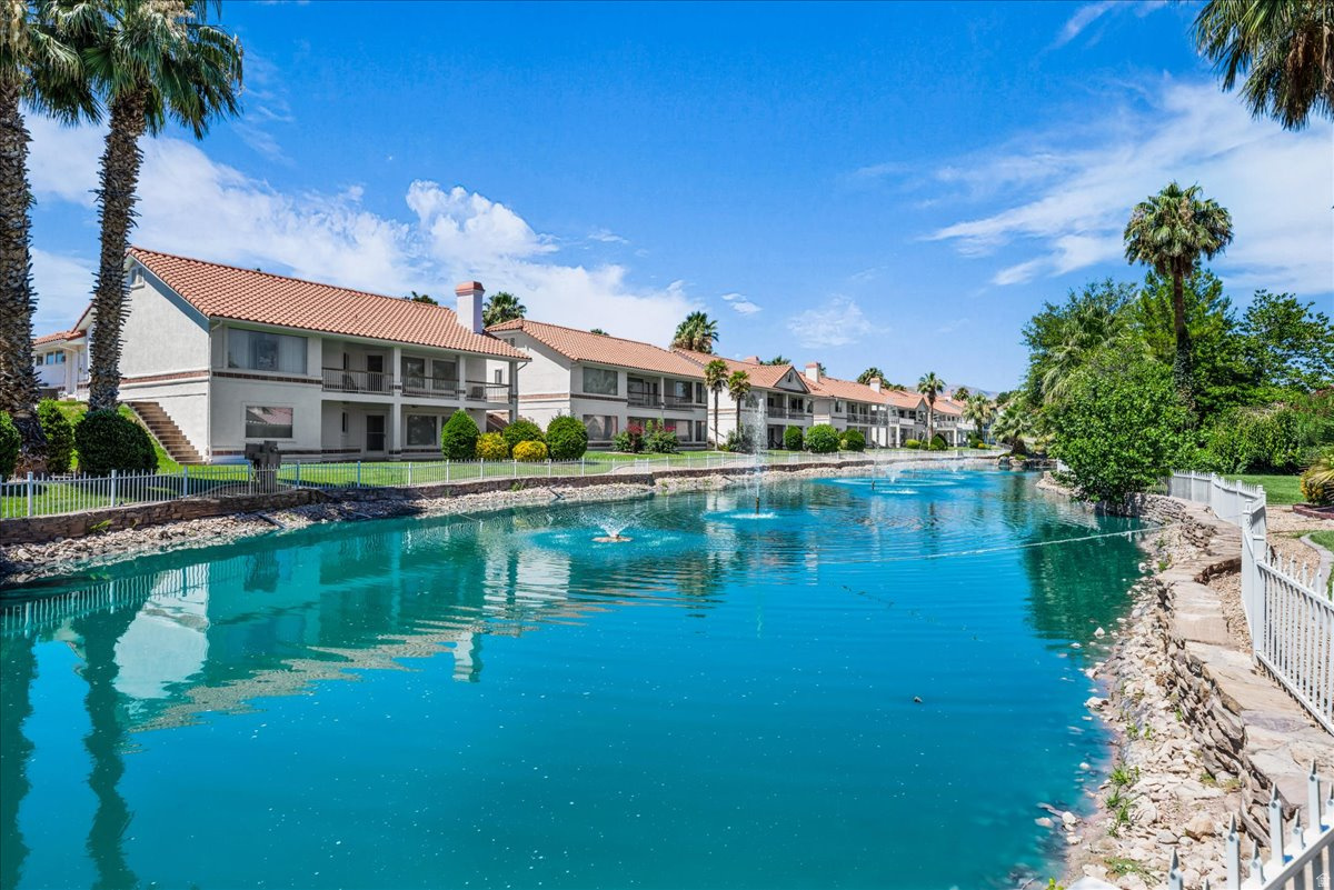 CRYSTAL LAKES - Residential