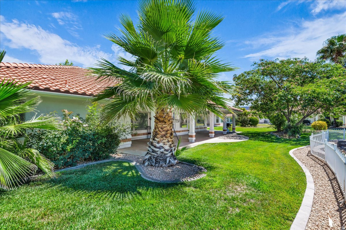 CRYSTAL LAKES - Residential
