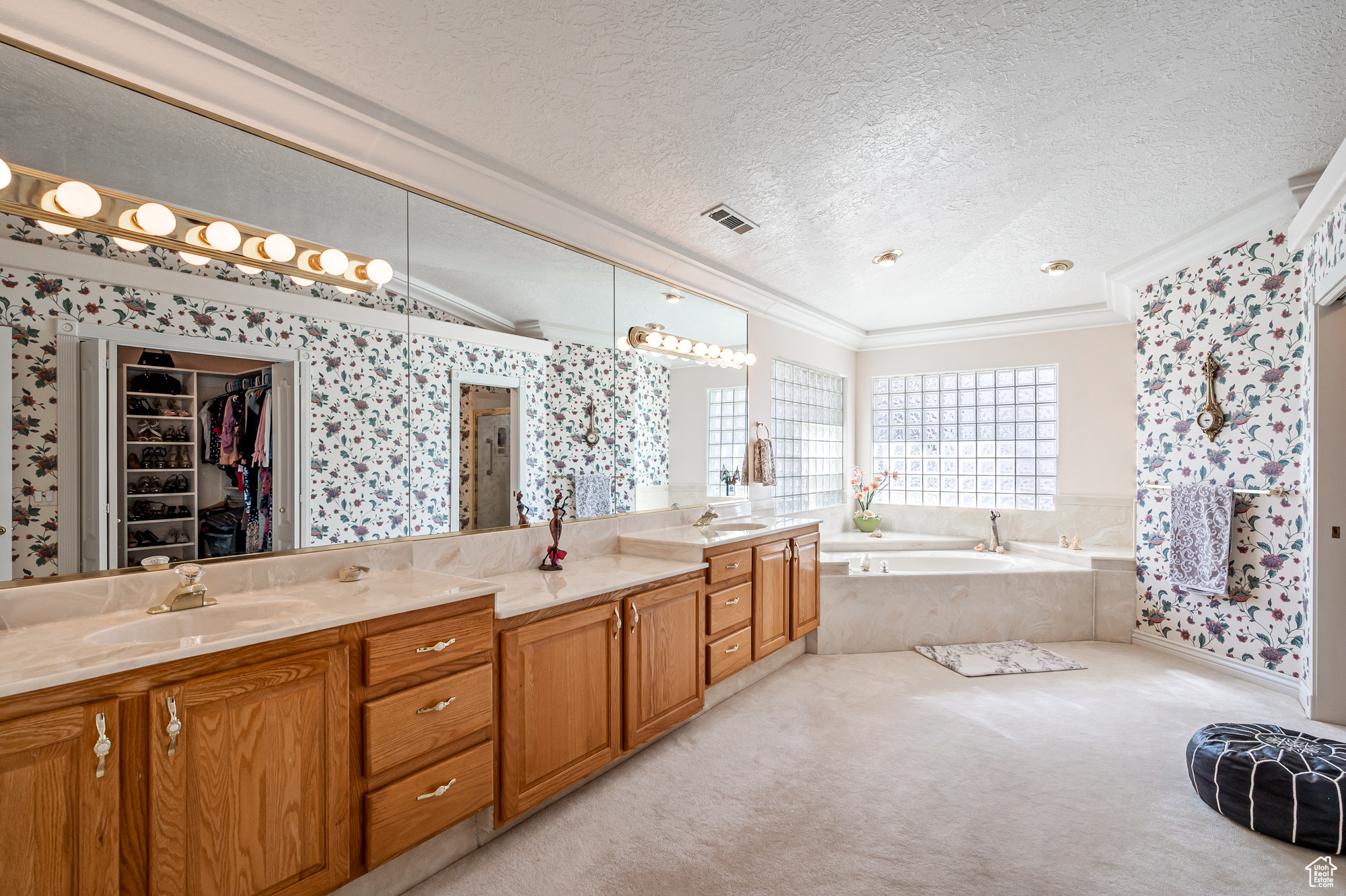 CRYSTAL LAKES - Residential