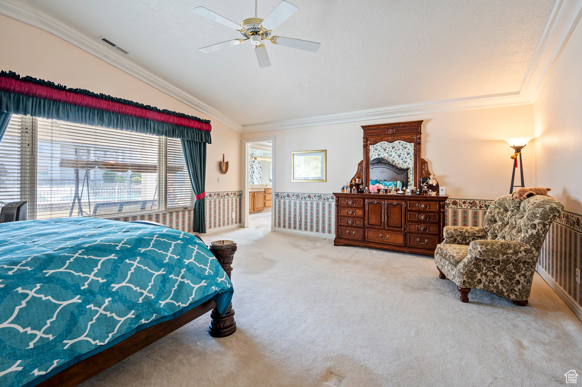 CRYSTAL LAKES - Residential