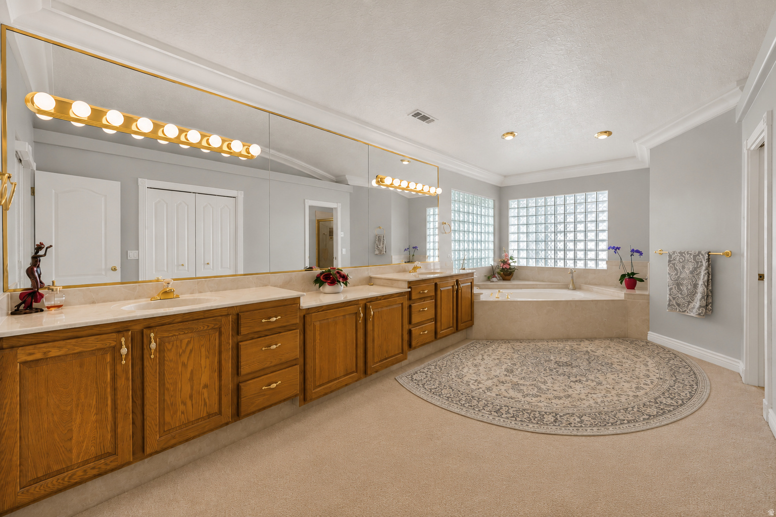 CRYSTAL LAKES - Residential