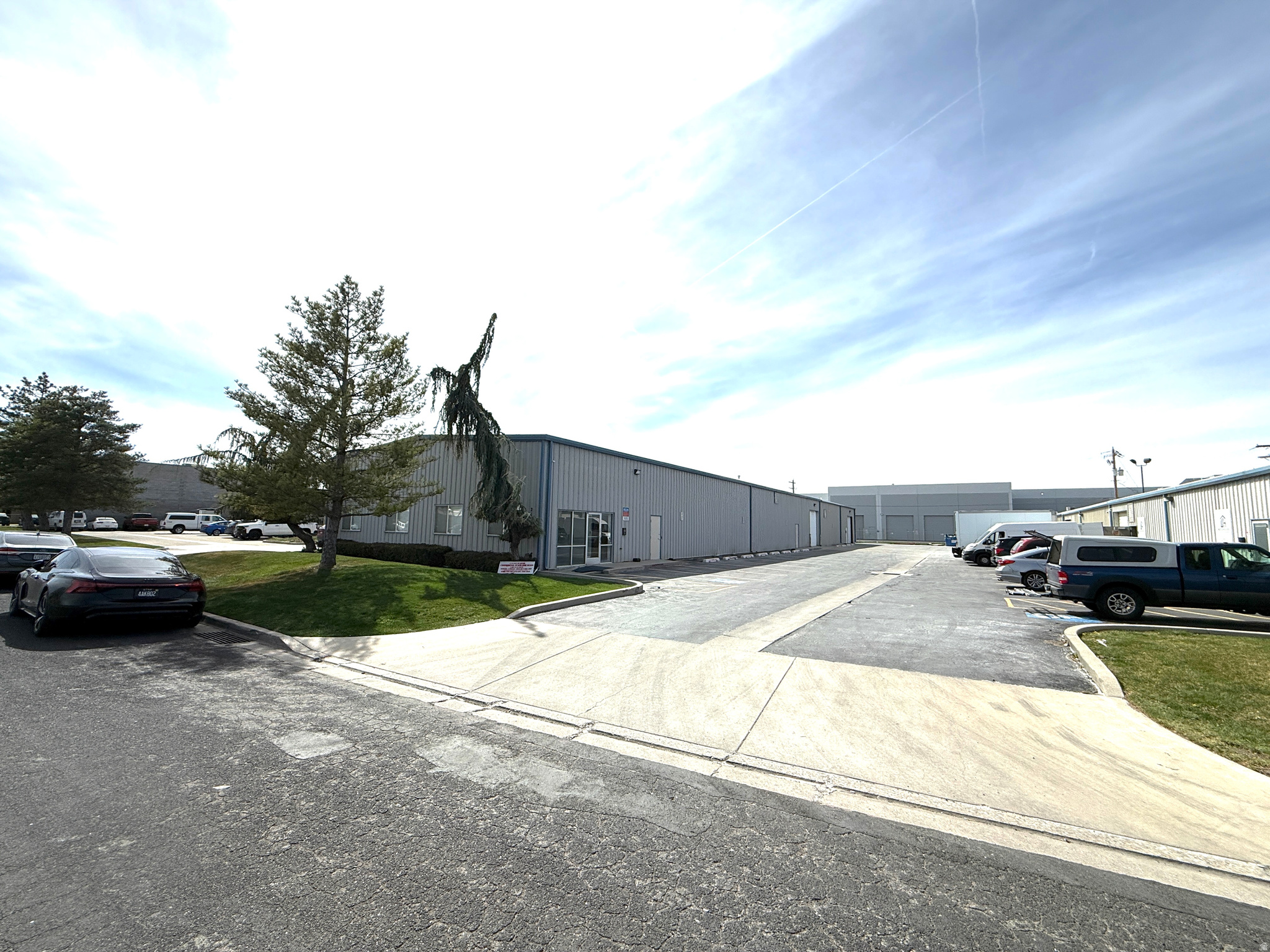 Clean Industrial space for lease. 3 offices, break room, 3 restrooms with a shower. Heavy power - 1200 AMPS 480 V 3 phase  No Automotive uses are permitted   Ideal for light manufacturing, distribution, fabrication etc  Located just off of the 201/3200 W exit
