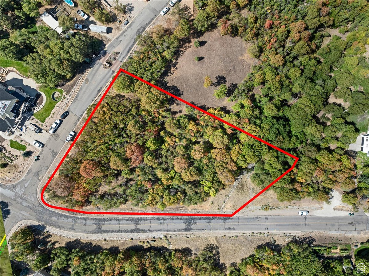 WOODLAND HILLS - Land