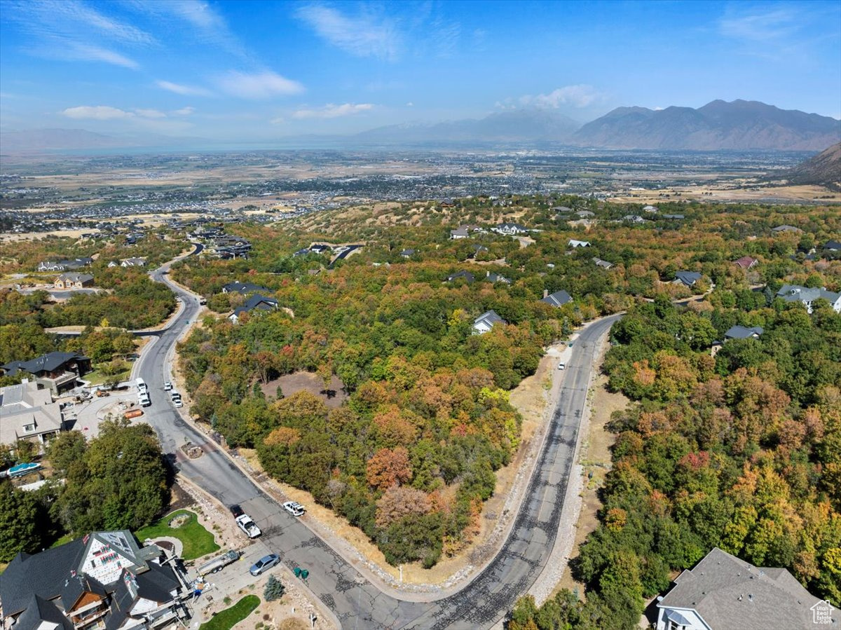 WOODLAND HILLS - Land