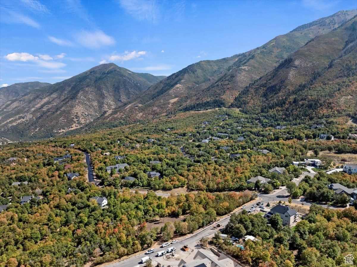 WOODLAND HILLS - Land