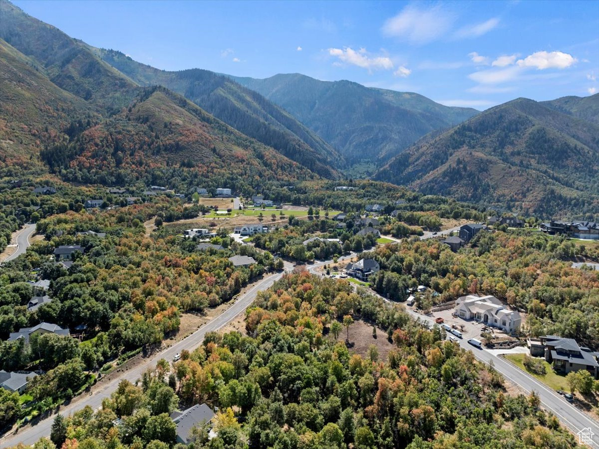 WOODLAND HILLS - Land