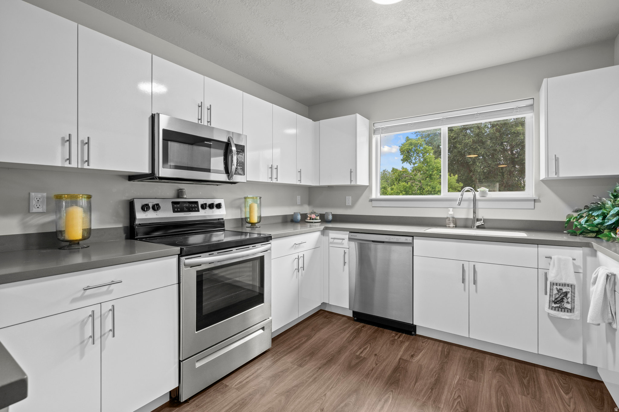 Seller is motivated to sell, this is below market value in this community. Ready for the new owner, has been completely cleaned and ready for you. With 2 bedrooms and 1 bathroom it is great for anyone looking for affordability. Featuring a sleek, updated kitchen with stainless steel appliances. Looking out your kitchen window you have an open view that is absolutely breathtaking. This condo is FHA Approved. Schedule your showing today.