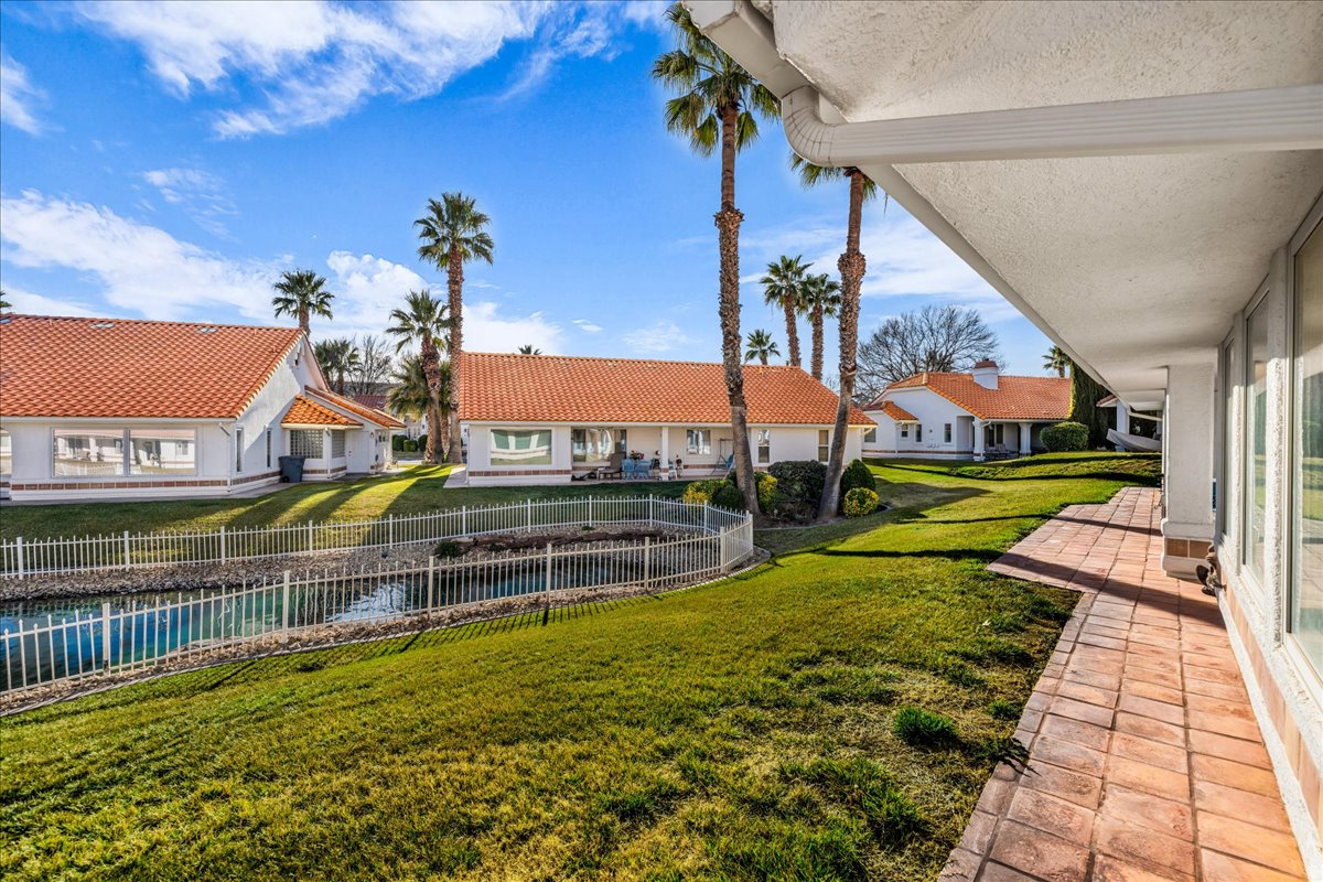 CRYSTAL LAKES TOWHOMES - Residential