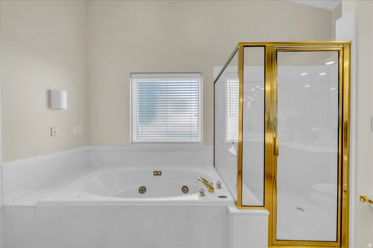 CRYSTAL LAKES TOWHOMES - Residential