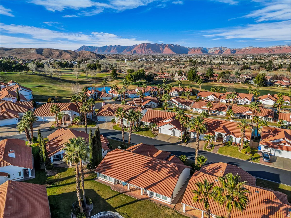 CRYSTAL LAKES TOWHOMES - Residential