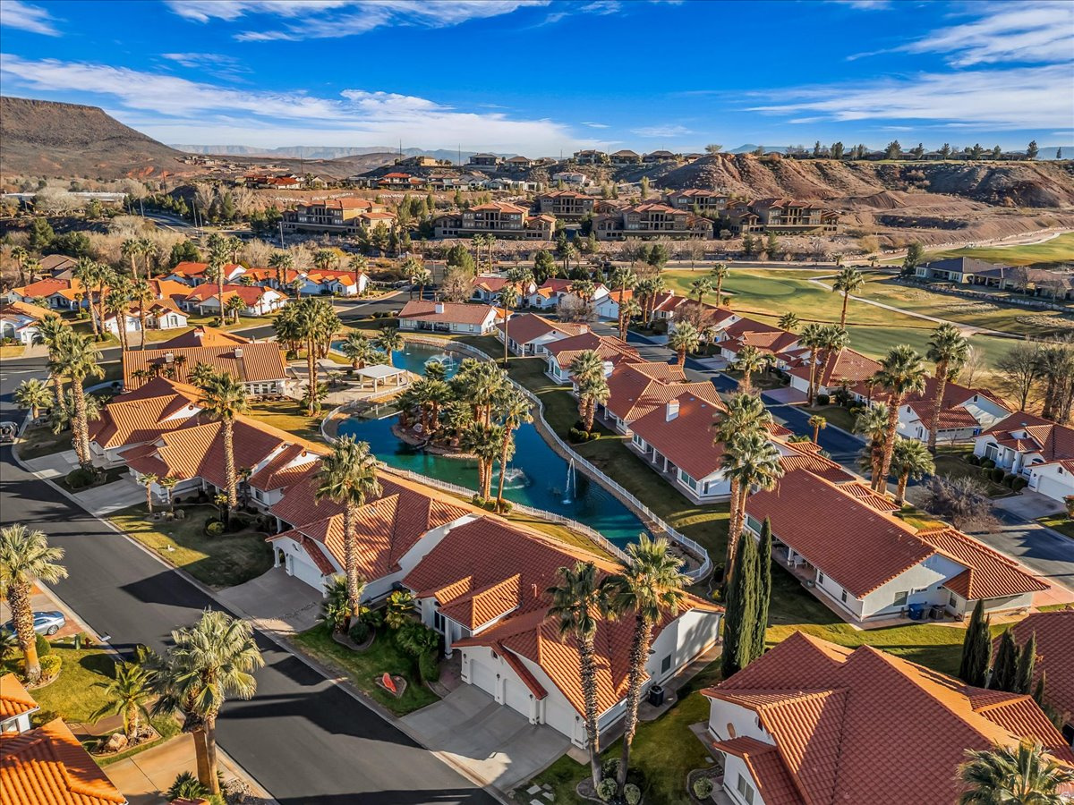CRYSTAL LAKES TOWHOMES - Residential