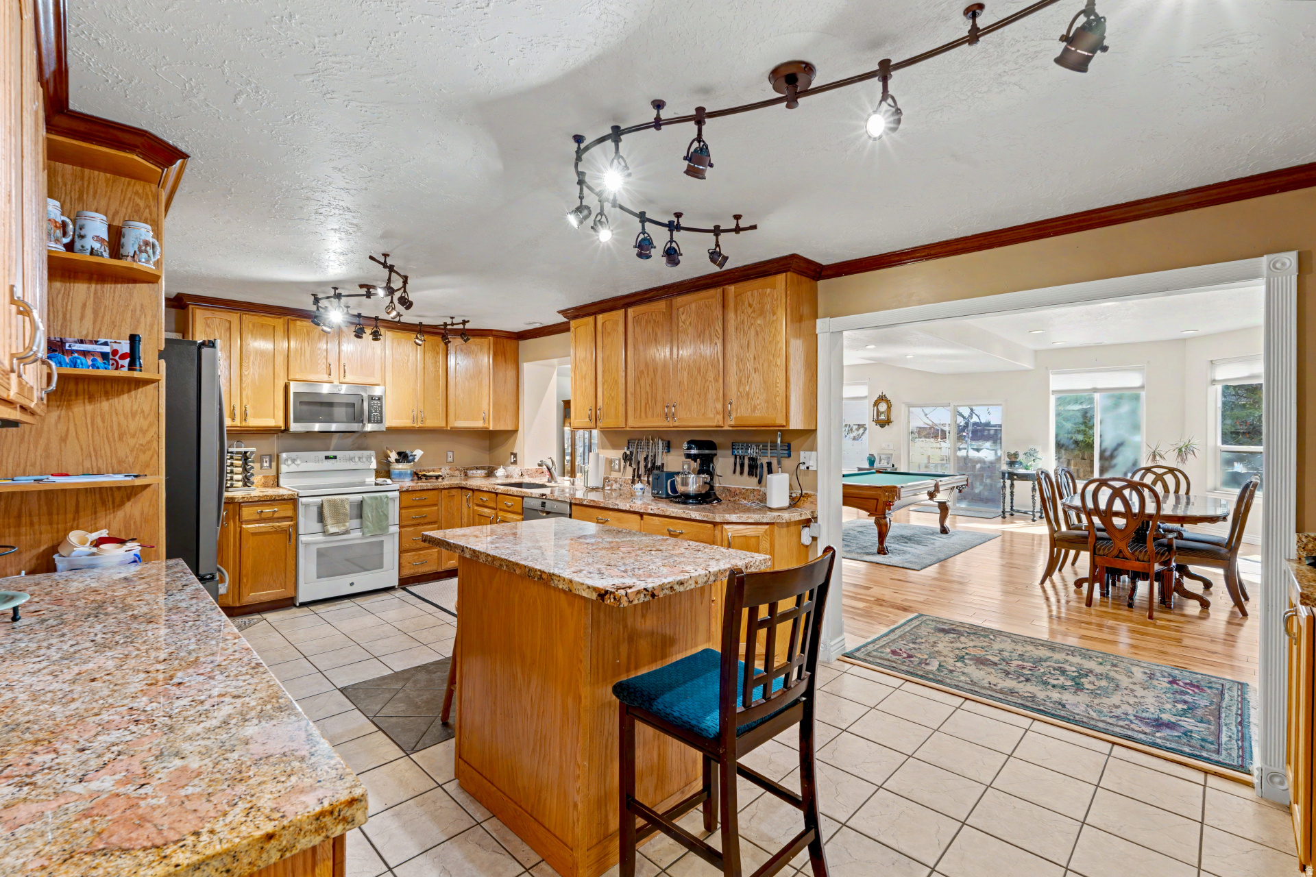 EMERALD HILLS - Residential