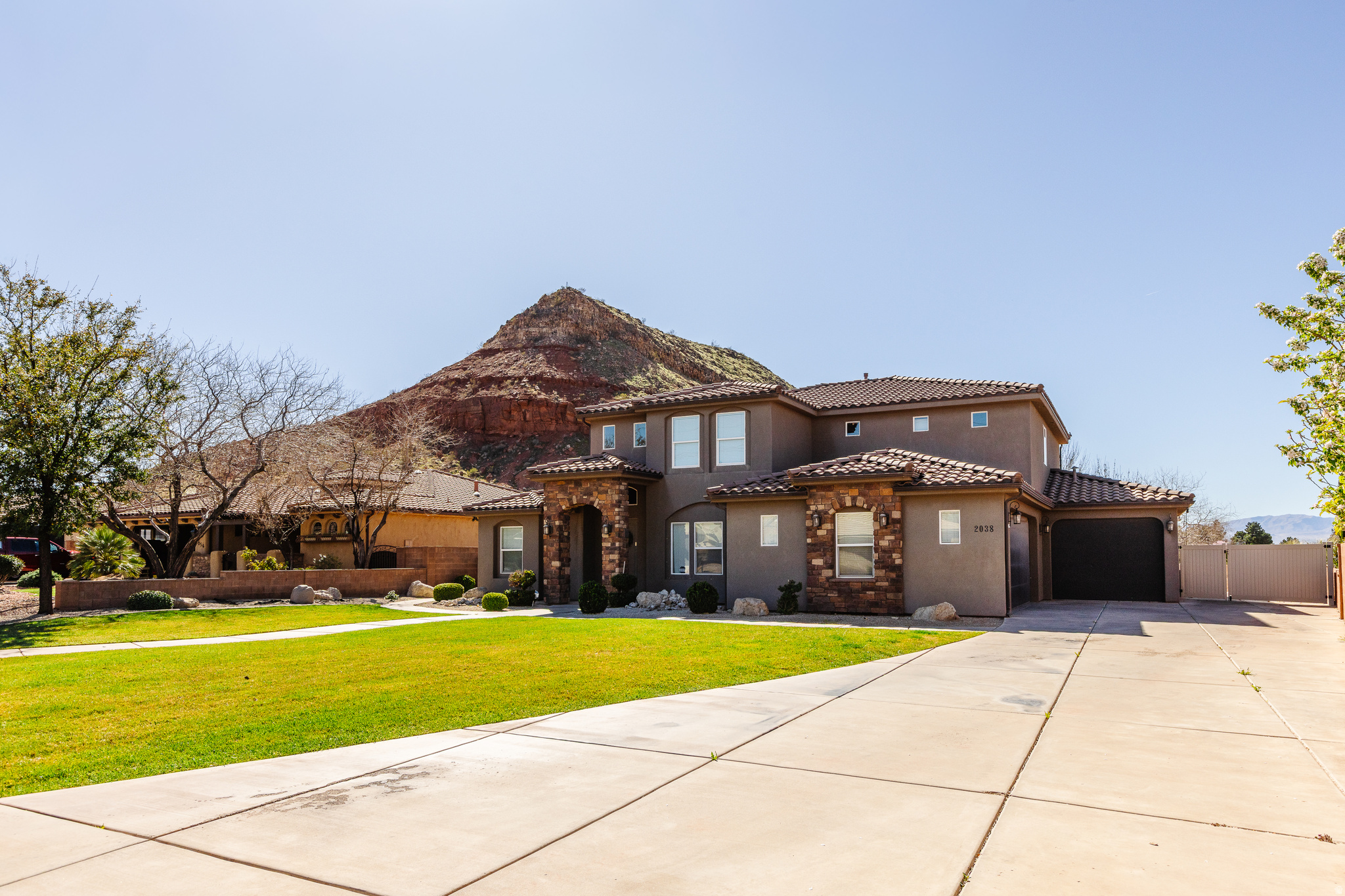 DESERT FIELDS - Residential