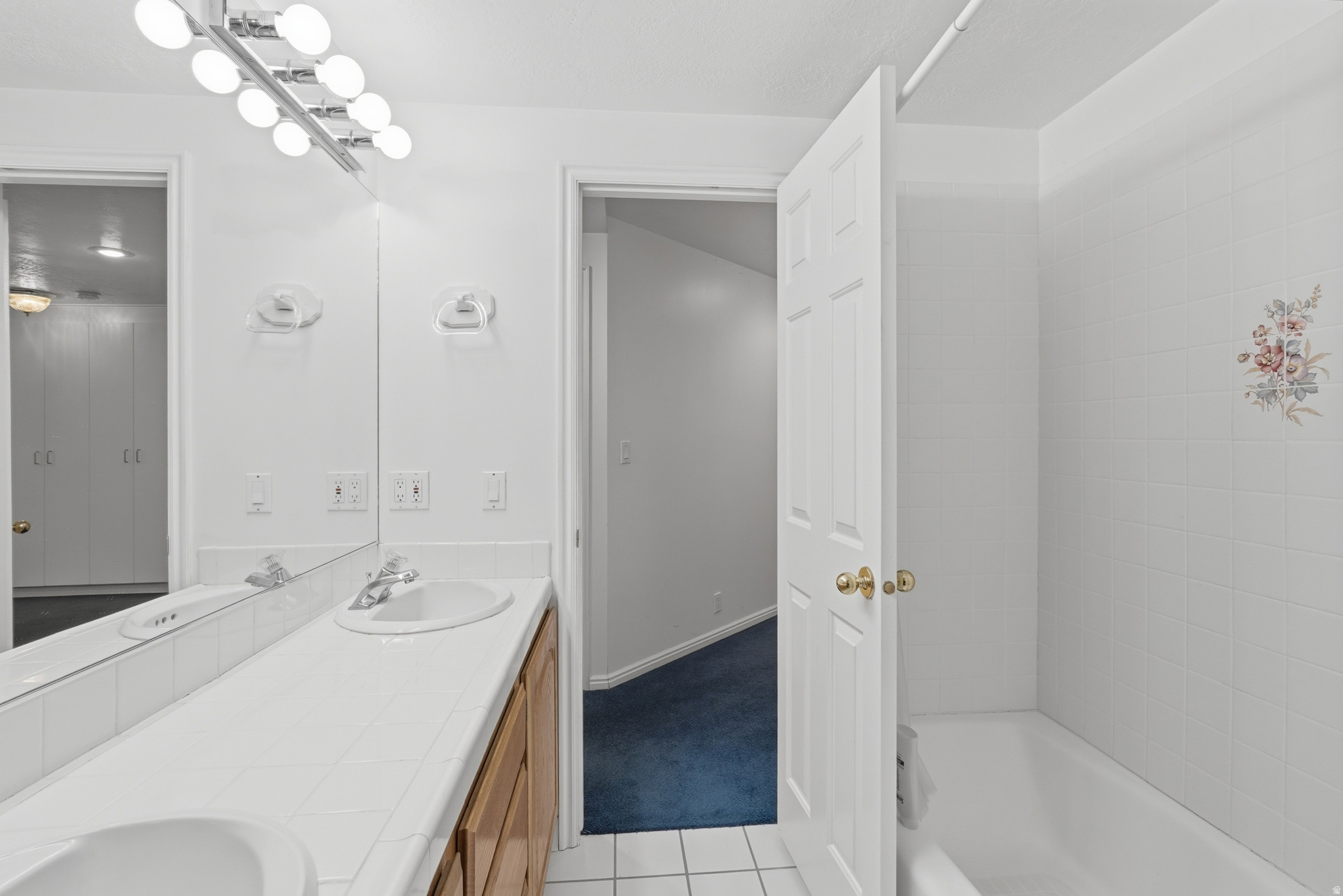 CORNERSTONE - Residential