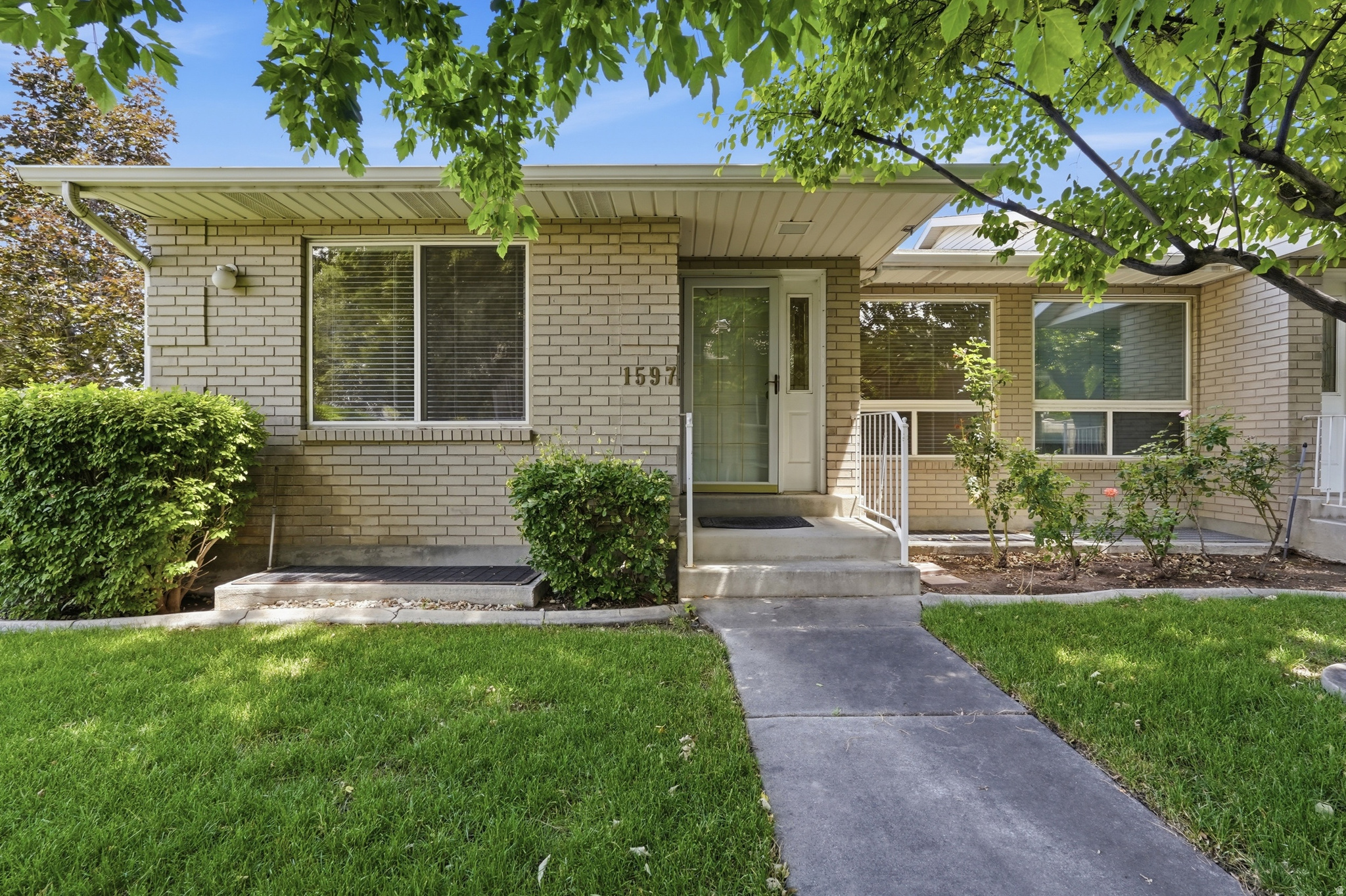 CORNERSTONE - Residential