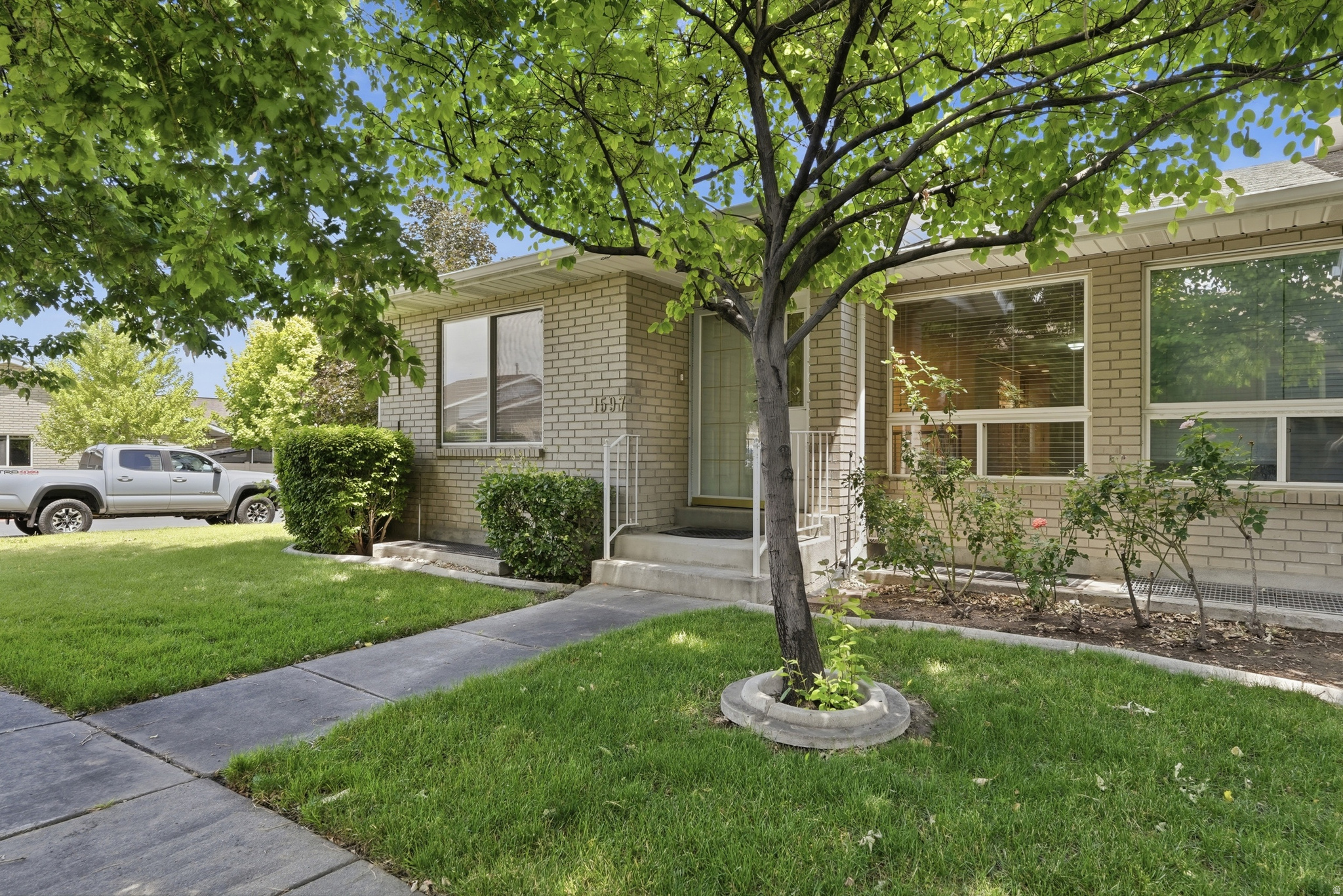 CORNERSTONE - Residential