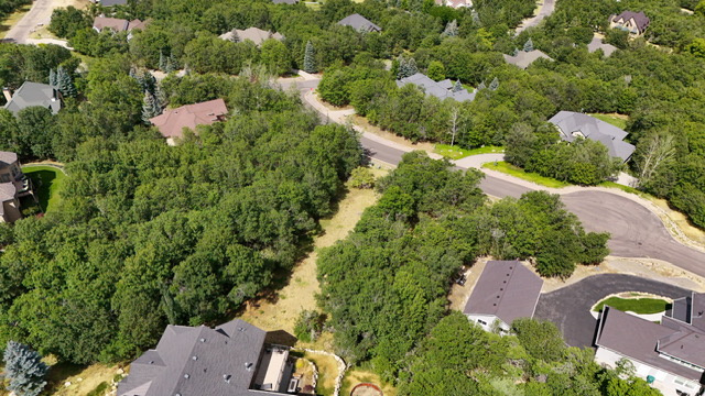 WOODLAND HILLS - Land