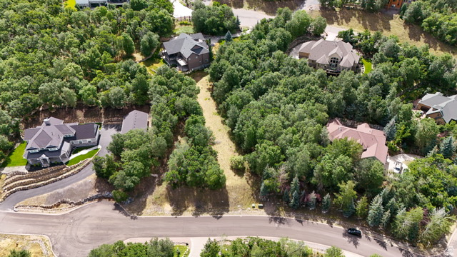 WOODLAND HILLS - Land
