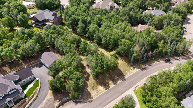 WOODLAND HILLS - Land