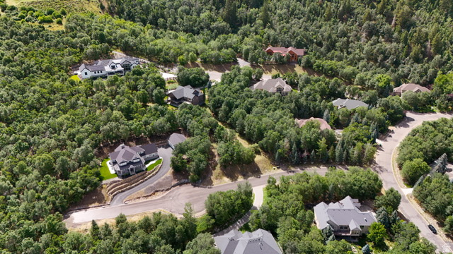 WOODLAND HILLS - Land