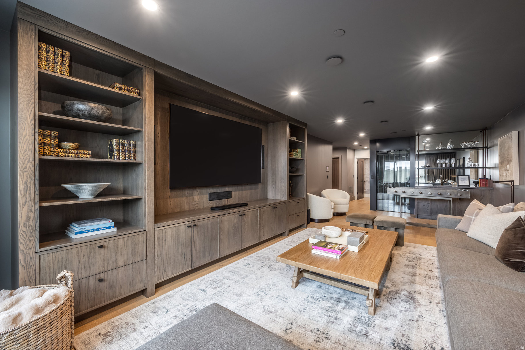 KINGS CROWN - Residential
