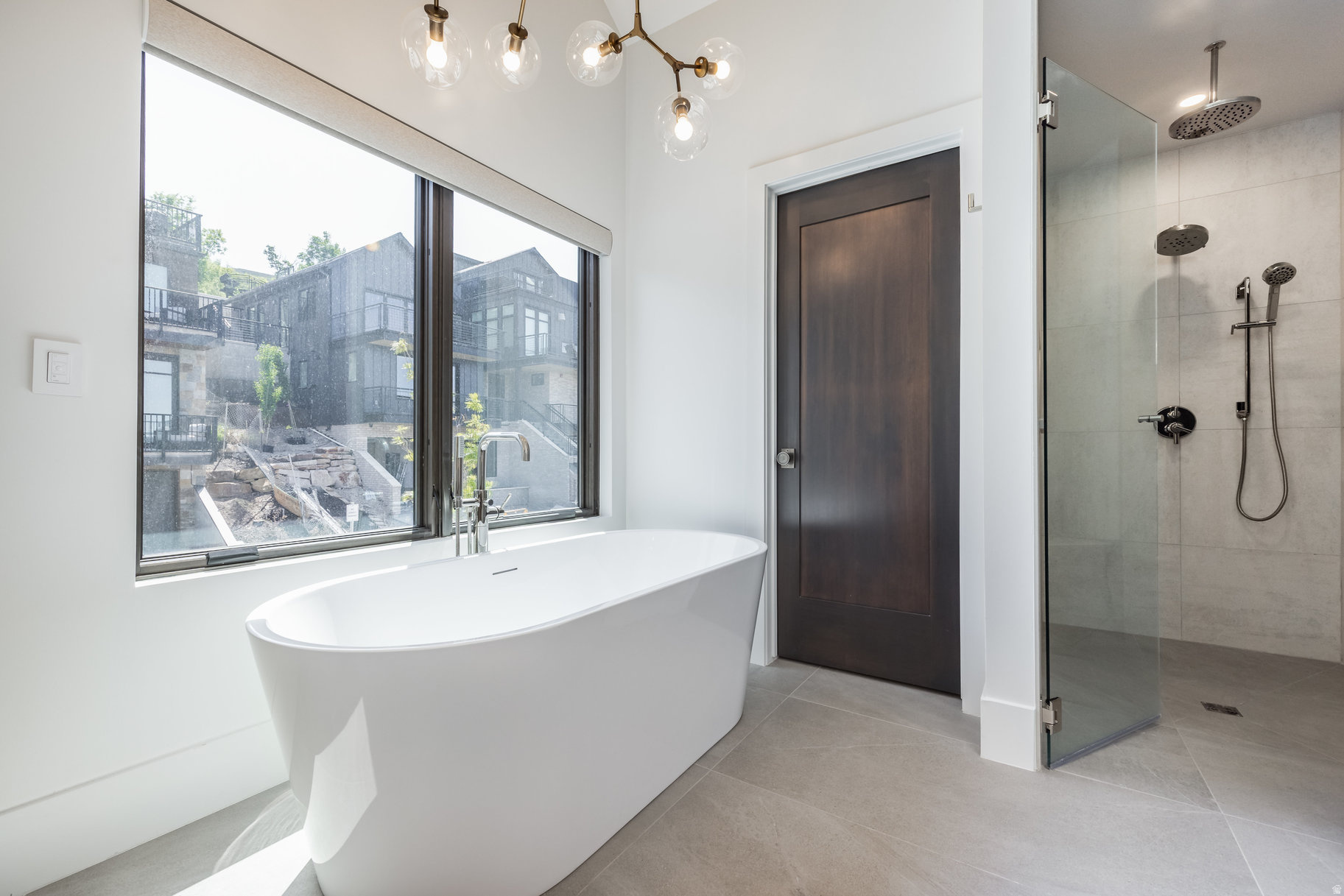 KINGS CROWN - Residential