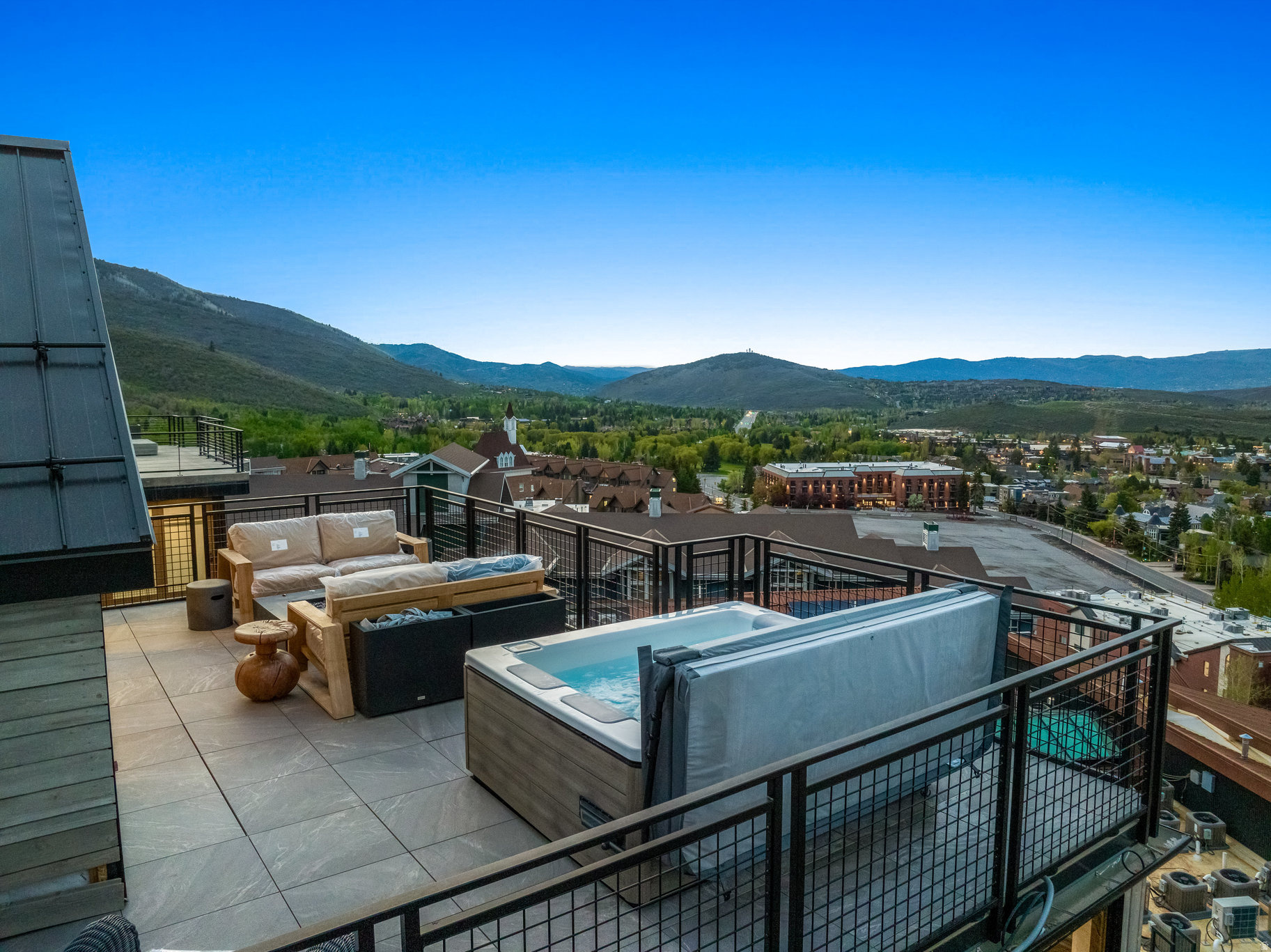 KINGS CROWN - Residential