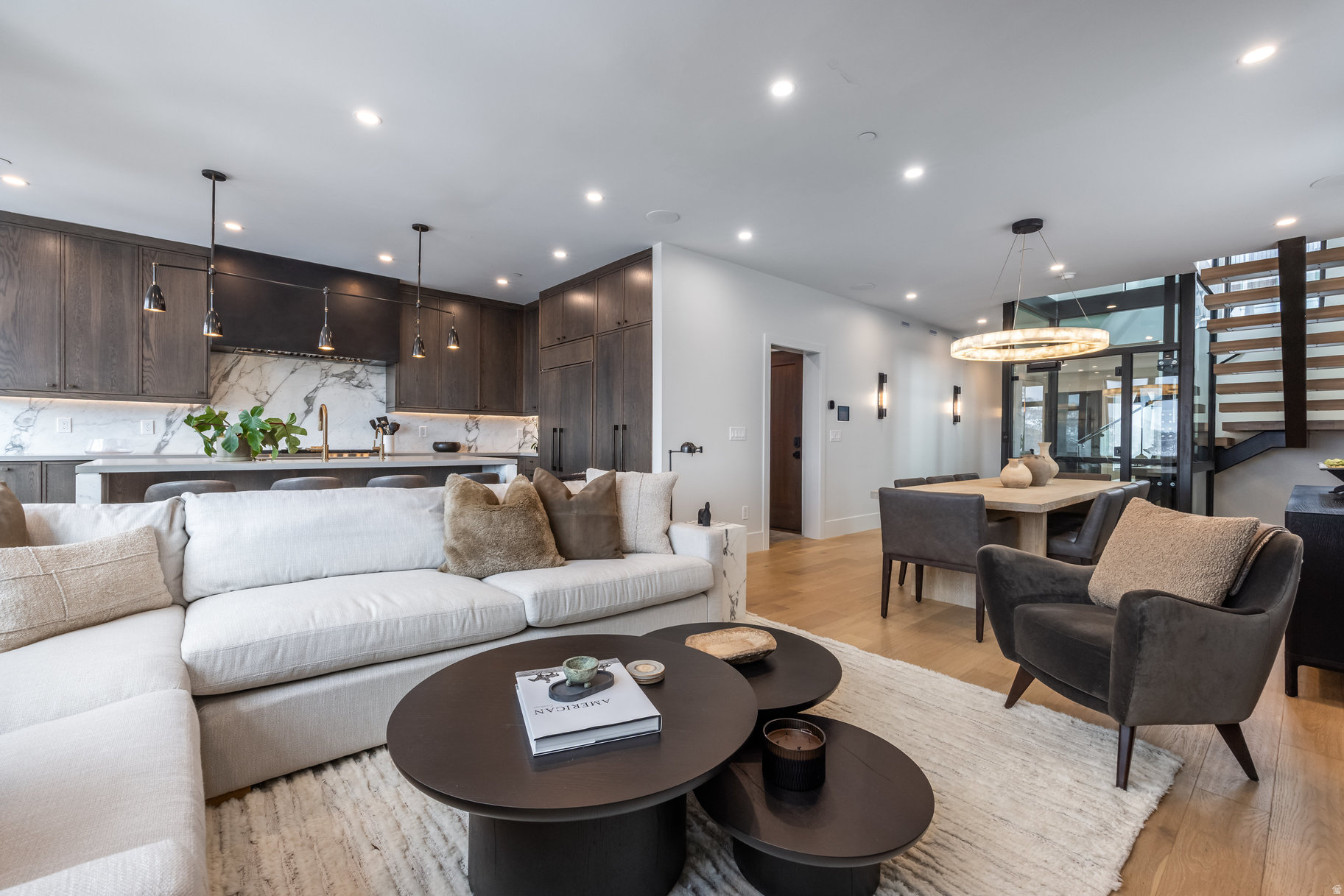 KINGS CROWN - Residential