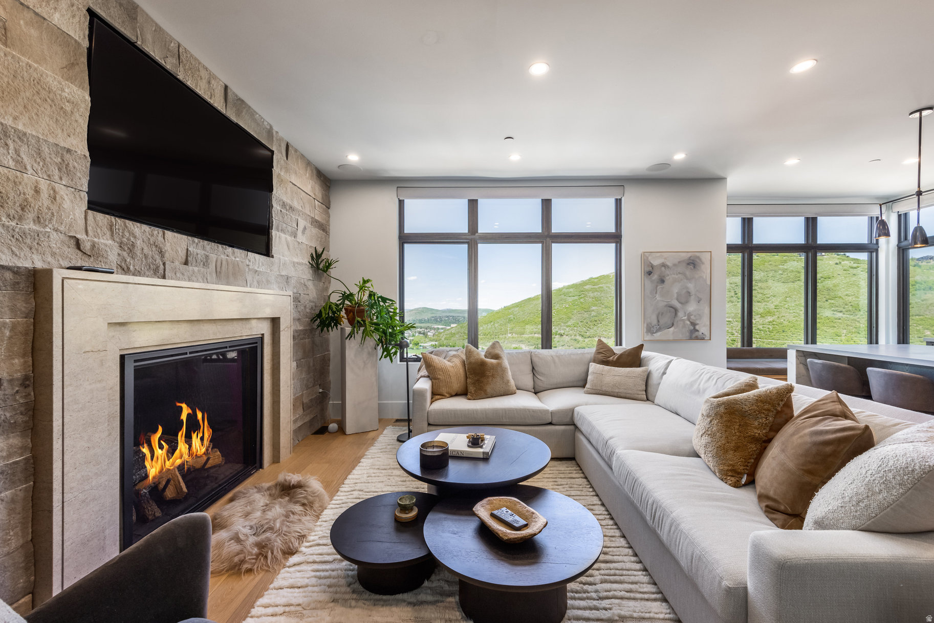 KINGS CROWN - Residential