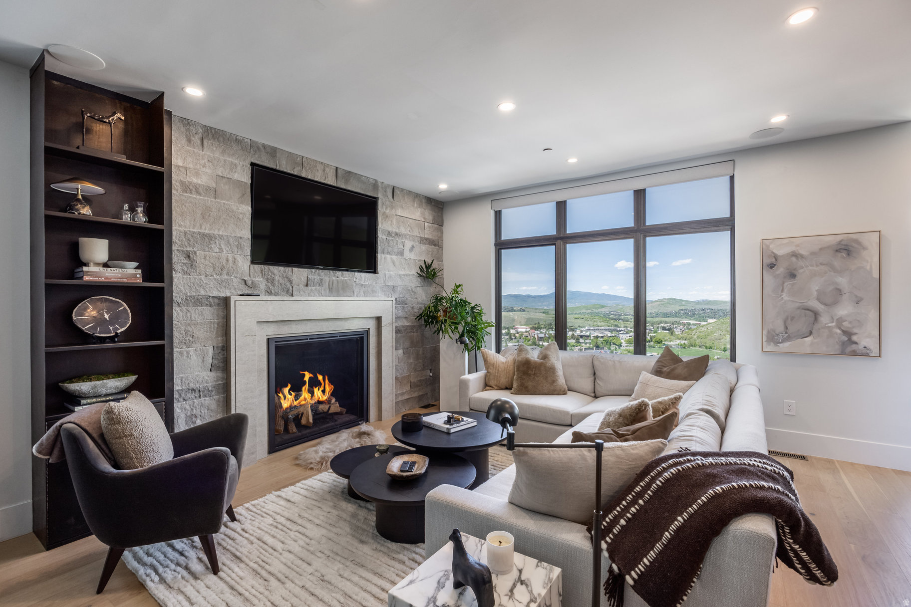 KINGS CROWN - Residential
