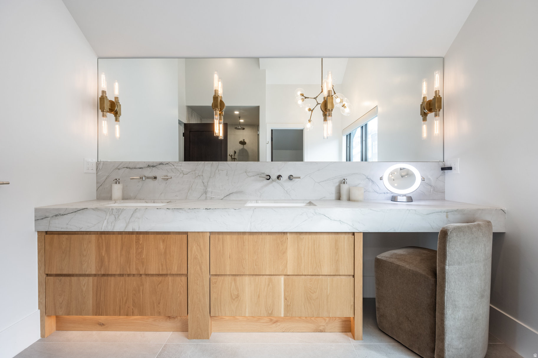 KINGS CROWN - Residential